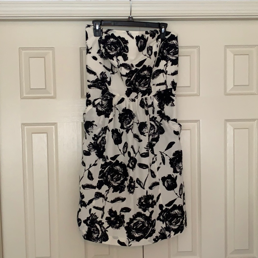 Strapless black floral dress with pockets!